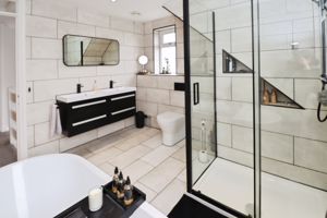 CHESTNUT WAY - click for photo gallery